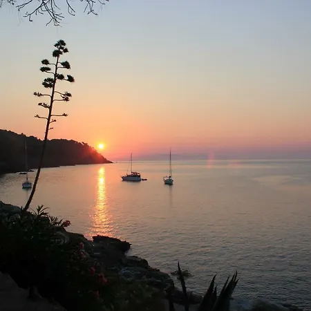 Fascinosa Casa Sul Mare In Posizione Mozzafiato Apartamento